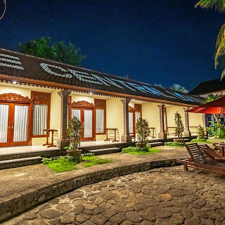 The Central Lovina Hotel & Restaurant Exterior photo