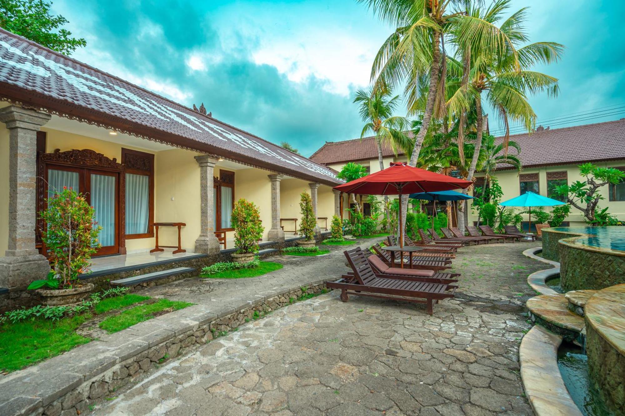 The Central Lovina Hotel & Restaurant Exterior photo